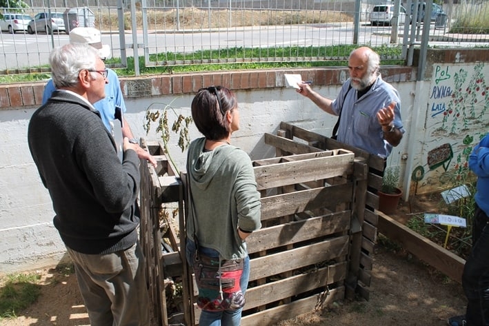 La compostadora de l'Escola Joan Sanpera, en una visita de l'associació el maig de 2016